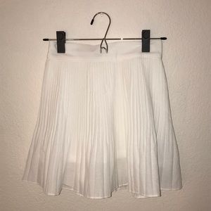 White pleated skirt - The Shew